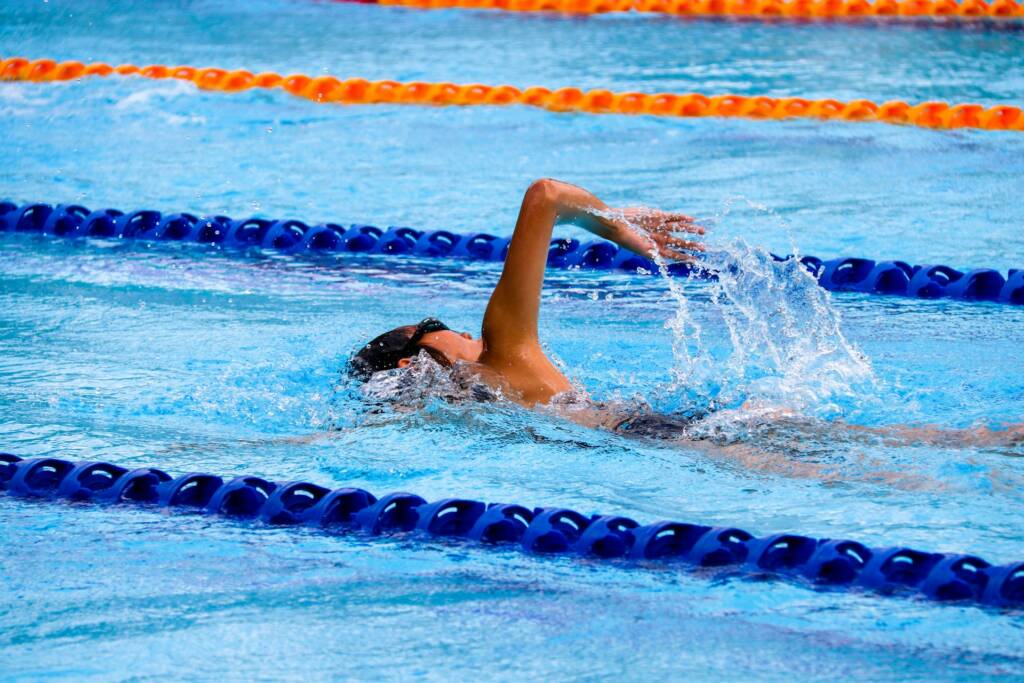Kids enjoying swimming classes in Dubai at Larsson with certified coaches and modern facilities.